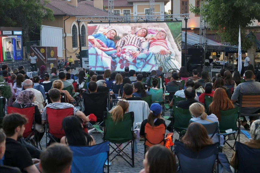 Odunpazarı’nda Ahşabın Sesi Festivali Dördüncü Gününde Açık Hava Sinemasıyla Renkli Anlara Sahne Oldu