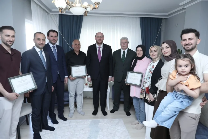 AK PARTİ GENEL BAŞKAN YARDIMCISI AHMET BÜYÜKGÜMÜŞ KOORDİNASYONUNDA 11,5 MİLYON ÜYEYE ERDOĞAN İMZALI TEŞEKKÜR BELGESİ ULAŞTIRILIYOR