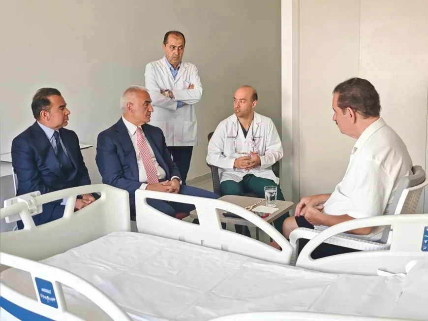 Kültür ve Turizm Bakanı Mehmet Nuri Ersoy, İbrahim Tatlıses’i Hastanede Ziyaret Ederek Acil Şifalar Diledi