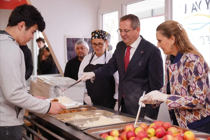 Ayvalık Belediye Başkanı Mesut Ergin: “Öğrenci Kent Lokantaları 2026-2027 Eğitim Döneminde de Hizmet Vermeyi Sürdürecek”