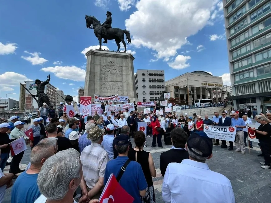 Ankara Ulus Meydanı’nda Askeri Emekli Derneklerinden Ortak Çağrı: “Hak Nöbeti Yeni Başlamıştır”