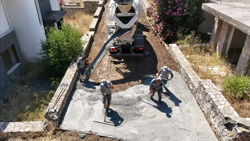 Marmaris’te Yol ve Bisiklet Yolu Çalışmaları Hız Kazandı Beldibi’nde 5 Bin 600 Metrekarelik Beton Yol Yapılıyor