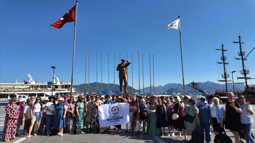 Denizli Büyükşehir Belediye Başkanı Bülent Nuri Çavuşoğlu’nun kadınlara yönelik yüzme projesi Marmaris’te deniz deneyimiyle sürüyor