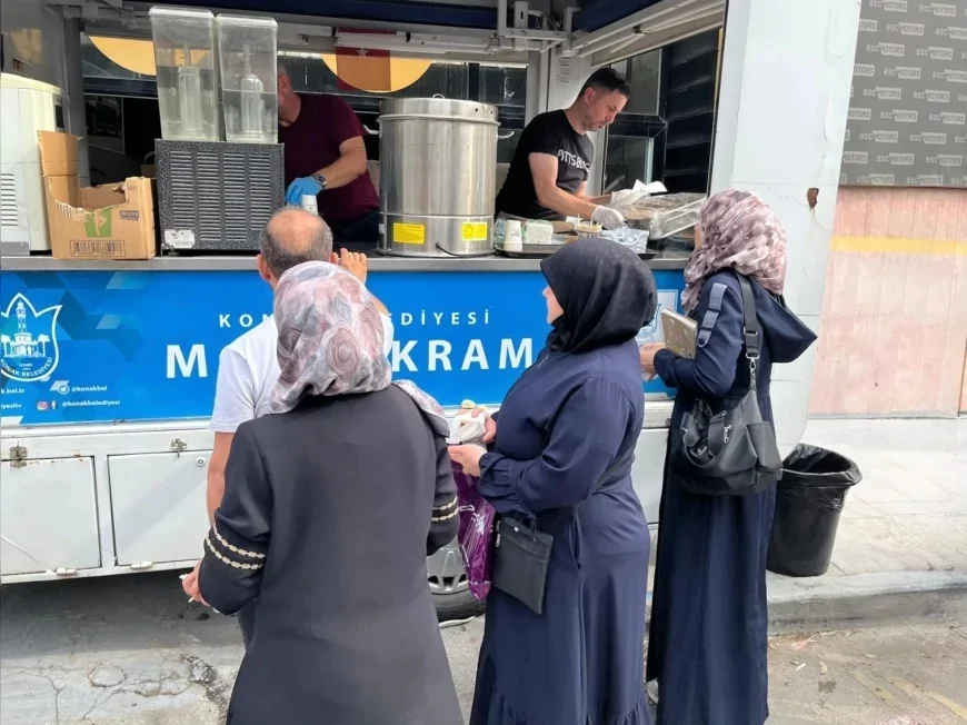 Konak Belediyesi LGS Günü Öğrenci ve Velilere İkram ve Bekleme Desteği Sağladı