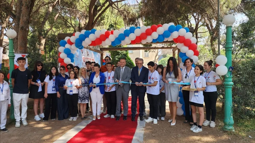 İzmir'de Tübitak 4006-C Bilim Fuarları Festivali'nde 4 Bin Proje Arasından Seçilen 50 Tasarım Sergilendi