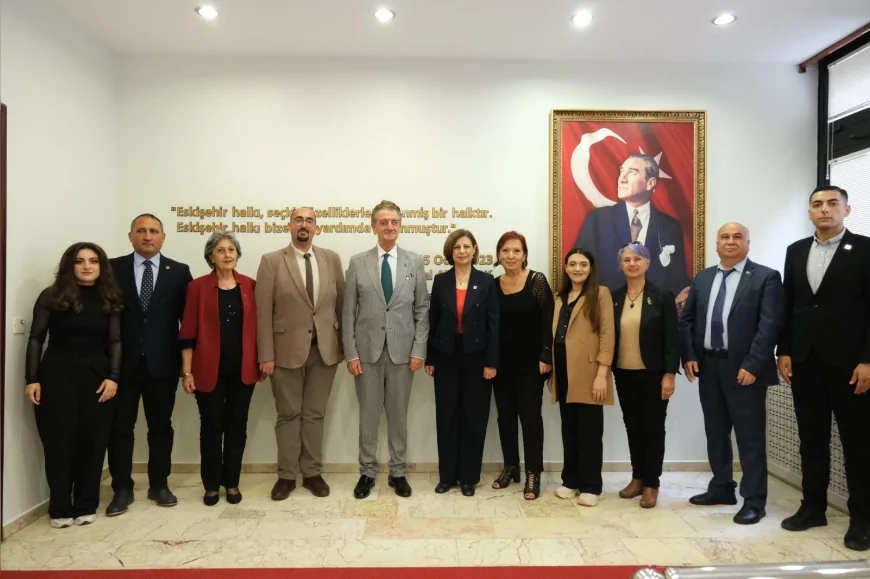 Atatürkçü Düşünce Derneği Genel Başkanı Hüsnü Bozkurt’tan Eskişehir Büyükşehir Belediye Başkanı Ayşe Ünlüce’ye Nezaket Ziyareti