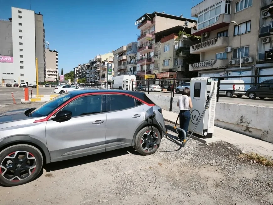 Efeler Belediyesi Otoparklarında Elektrikli Araç Şarj İstasyonları Hizmete Girdi