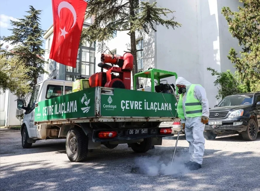 ÇANKAYA’DA YAZ DÖNEMİ İLAÇLAMA ÇALIŞMALARI HIZ KAZANDI 124 MAHALLEDE MÜCADELE SÜRÜYOR