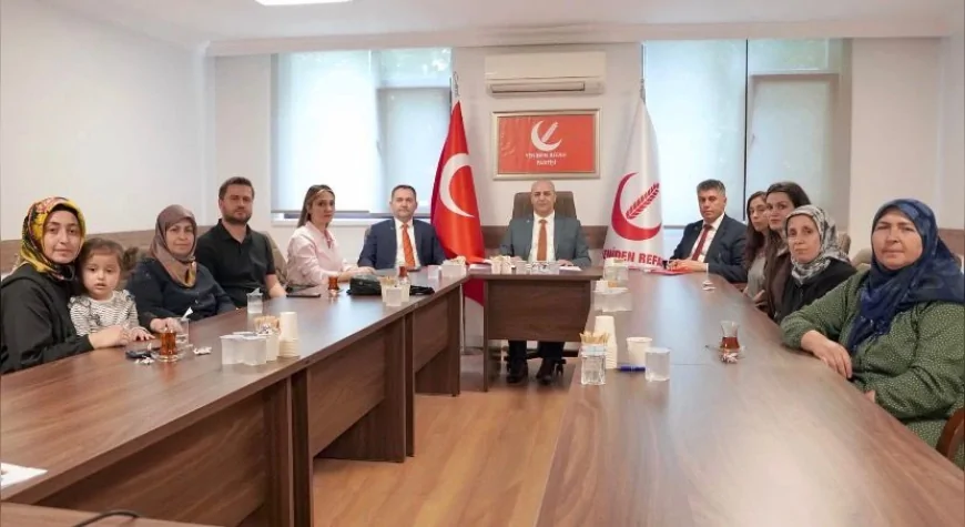 Yeniden Refah Partisi Genel Başkan Yardımcısı Cengiz Zor Mülakat Mağduru ve Açlık Grevindeki Öğretmenlerin Taleplerini Dinledi
