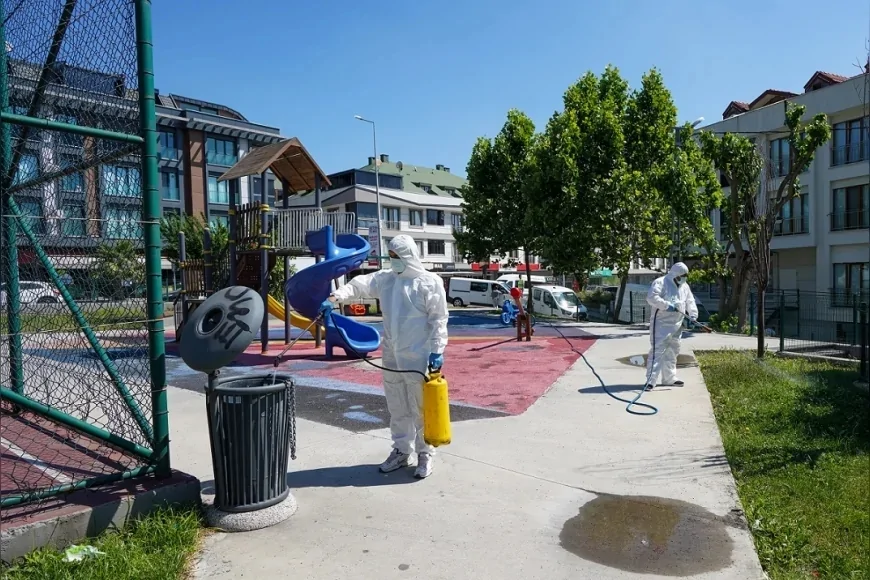 Beylikdüzü’nde Yaz Dönemi İlaçlama Seferberliği Kapsamında 255 Noktada Sinek ve Uçkun Mücadelesi Sürüyor