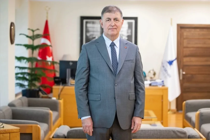 İzmir Büyükşehir Belediye Başkanı Dr. Cemil Tugay: “Cumhuriyet Halk Partisi üyeliğimden istifa ediyorum”