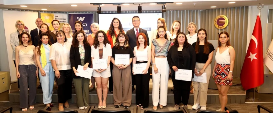Kadınların Dijital Yetkinliklerini Güçlendiren Projede 65 Genç Kadın Sertifika Almaya Hak Kazandı