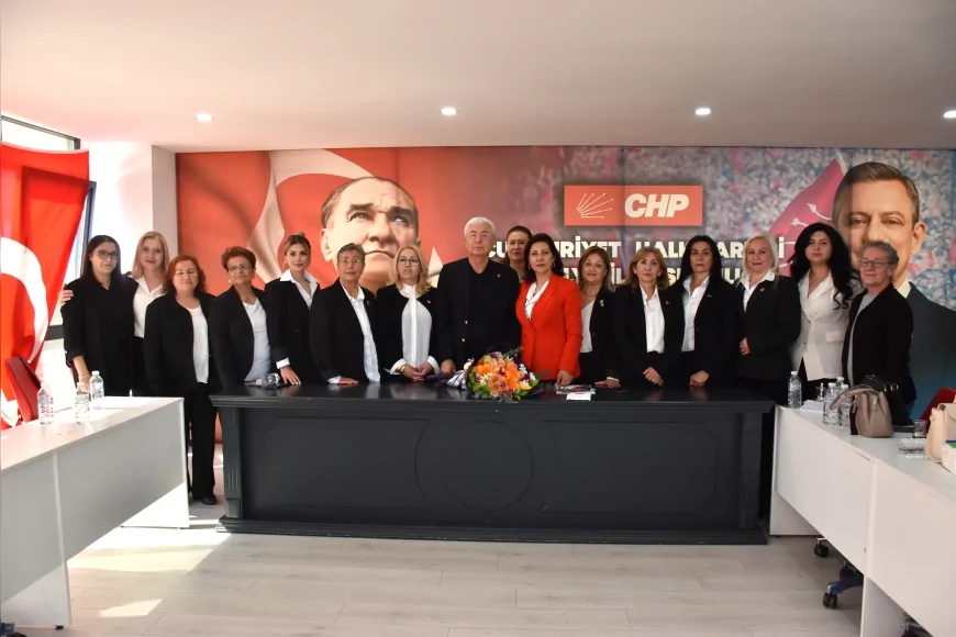 CHP Antalya İl Kadın Kolları Başkanı Füsun Çevik Karaman ve 74 İl Başkanı’ndan ortak açıklama: “Kadın örgütünün iradesini teslim etmeyeceğiz”