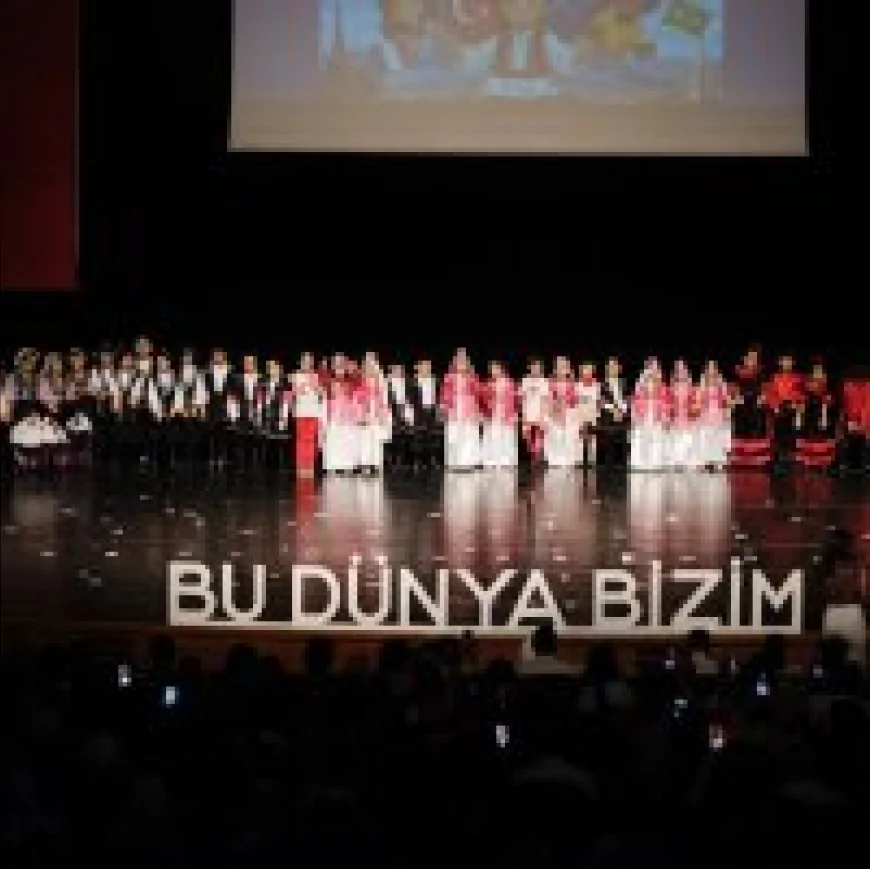 Bursa Büyükşehir Belediyesi Bursa Yuvam Çocuk Etkinlik Merkezleri’nde yıl sonu gösterisi renkli görüntülere sahne oldu minikler hünerlerini sergiledi