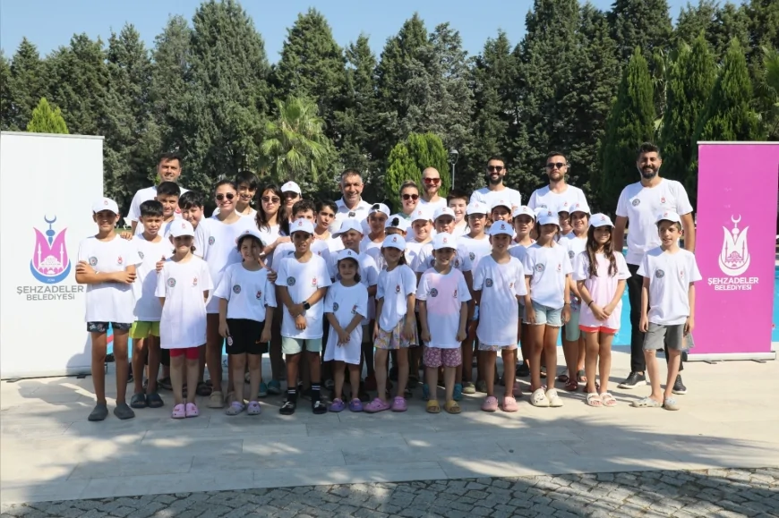 Şehzadeler Belediyesi Atatürk Olimpik Yüzme Havuzu’nda Yaz Dönemi Yüzme Kursları İçin Kayıt Sürecini Başlattı