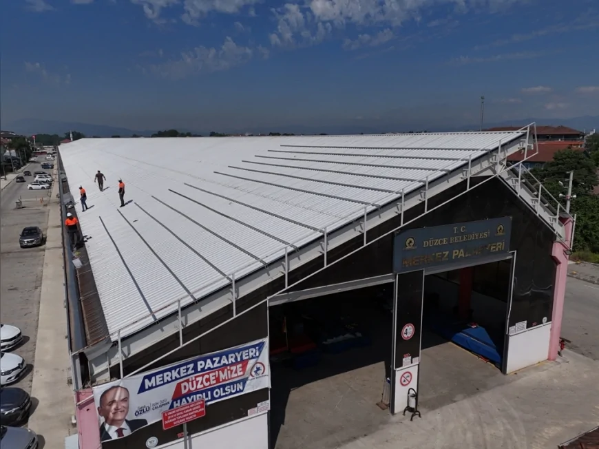 Düzce Belediye Başkanı Dr. Faruk Özlü: “Merkez Pazaryeri çatısını enerji üretim merkezine dönüştürüyoruz”
