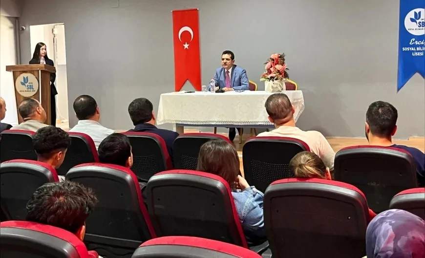 Basın İlan Kurumu Van Bölge Müdürü Kenan Tokgöz: “Ben Bugün Sizlere Mesleğimi Anlattım Ama Siz Bana Geleceği Anlattınız”