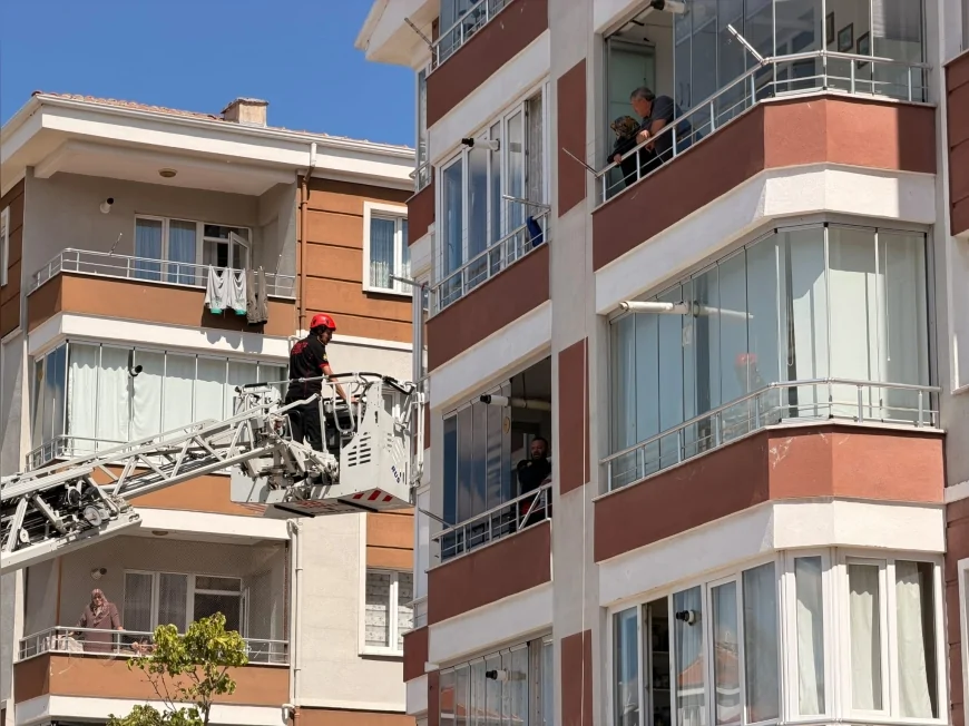 Çorum’da Apartman Yangını: 7 Kişi Dumandan Etkilendi, 3 Kişi Hastaneye Kaldırıldı
