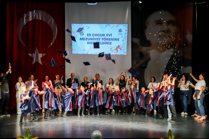 Eskişehir Büyükşehir Belediyesi Es Çocuk Evi’nde Minikler Mezuniyet Töreniyle İlk Eğitim Adımını Tamamladı
