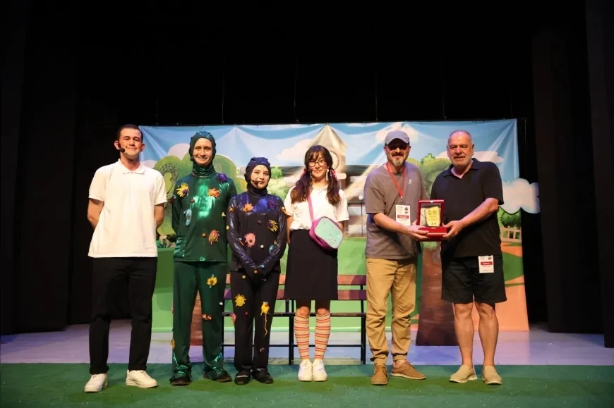 Giresun Belediyesi Şehir Tiyatrosu “Mikropla Savaş” Oyunu ile Ordu’daki Festivalde Çocuklardan Yoğun İlgi Gördü