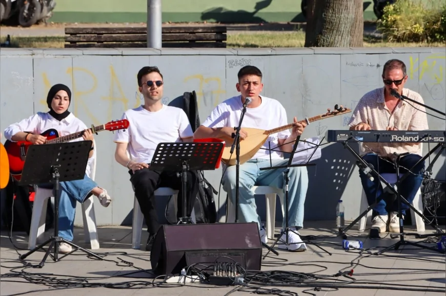 Yalova Çocuk ve Genç Kent Orkestrası Şelale Park’ta sahne aldı, genç yetenekler alkış topladı