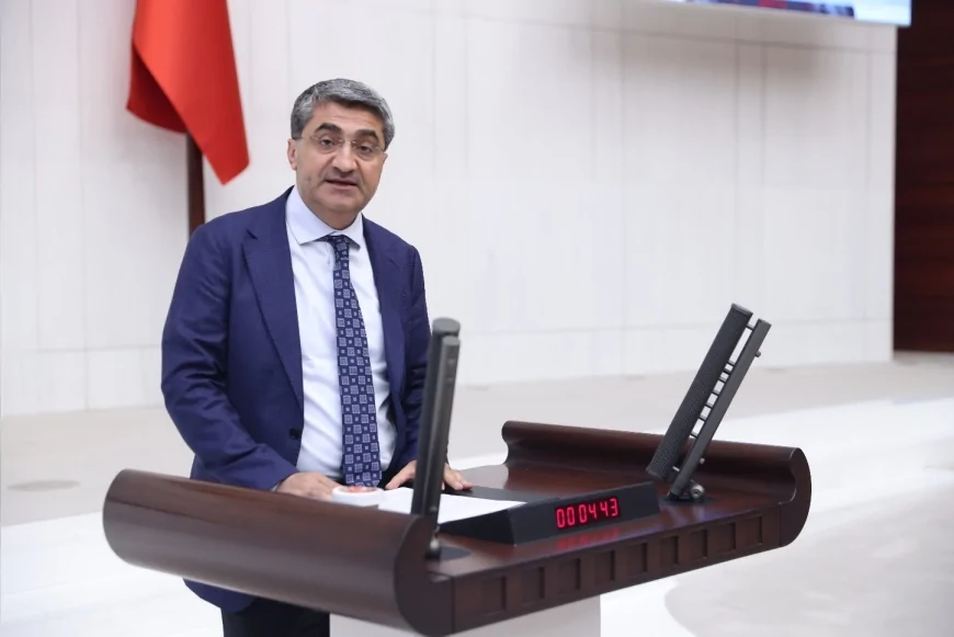 DEVA Partisi Genel Başkan Yardımcısı Mehmet Emin Ekmen: “Muz üreticisi ile market fiyatı arasındaki makas sürdürülemez noktada”