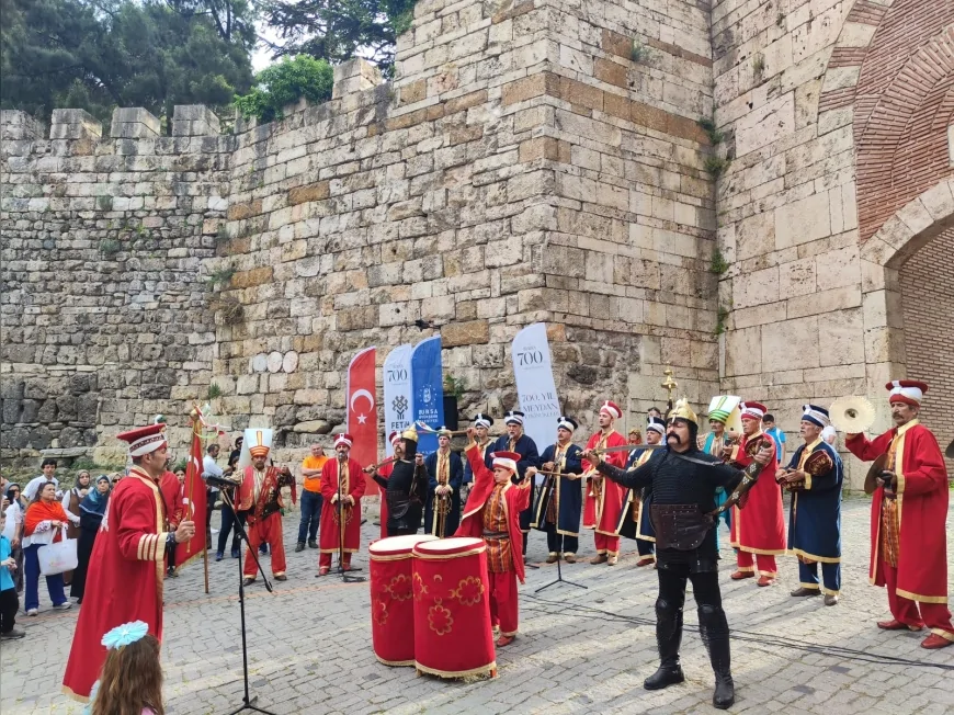 Bursa’nın Fethi’nin 700’üncü Yılında Mehter Coşkusu Saltanat Kapı’da Vatandaşlarla Buluştu