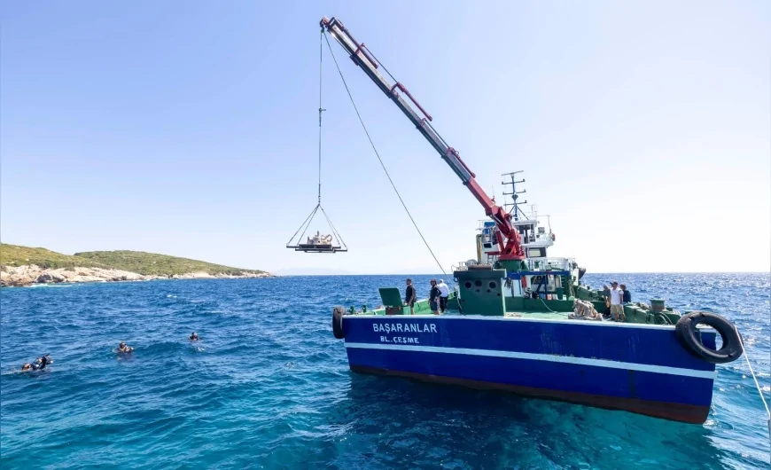 İzmir’de Atık Midye Kabuklarından Üretilen Doğa Dostu Resifler Deniz Yaşamını Desteklemek İçin Sığacık’ta Denize Yerleştirildi