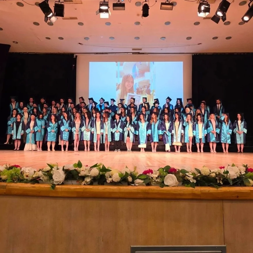 EGE ÜNİVERSİTESİ İİBF MEZUNLARI KEPLERİNİ FIRLATARAK YENİ HAYATLARINA İLK ADIMI ATTI