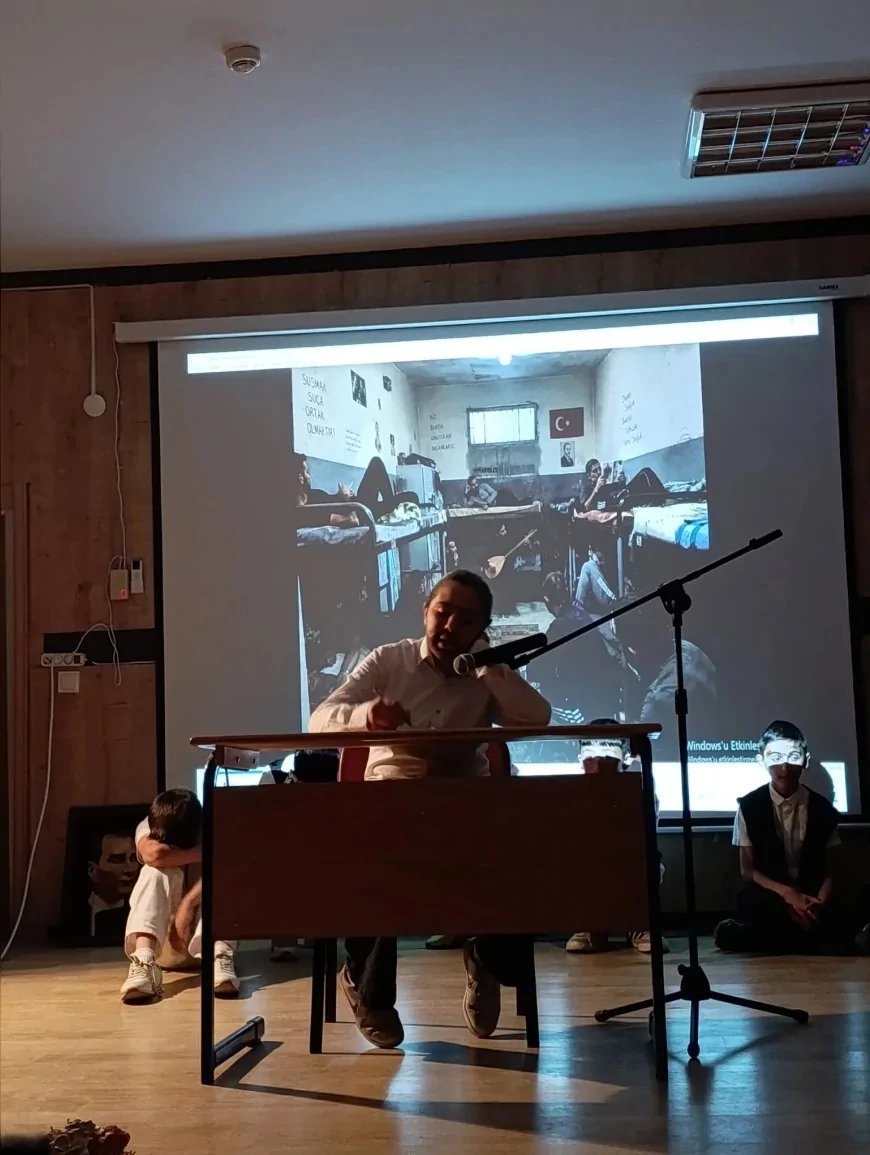 Mecitözü’nde Düzenlenen Geleceğin Nefesleri Şiir Dinletisi Şiir ve Türkülerle İzleyicilere Duygu Dolu Anlar Yaşattı