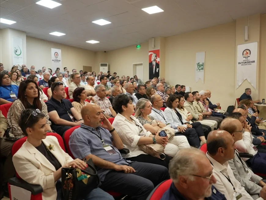 Denizli Büyükşehir Belediyesi Destekli Çal Karası Sempozyumu Bağcılık, Turizm ve Bölgesel Kalkınmayı Aynı Platformda Buluşturdu