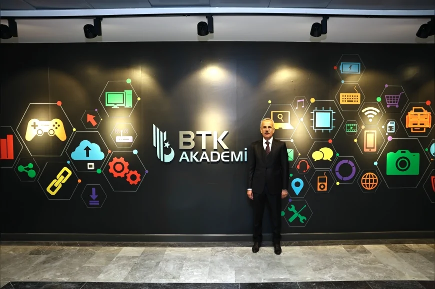 ULAŞTIRMA VE ALTYAPI BAKANI ABDULKADİR URALOĞLU: “BTK AKADEMİ İLE 21 İLDE GELECEĞİN TEKNOLOJİLERİNE YÖNELİK 25 FARKLI EĞİTİM DÜZENLEYECEĞİZ”
