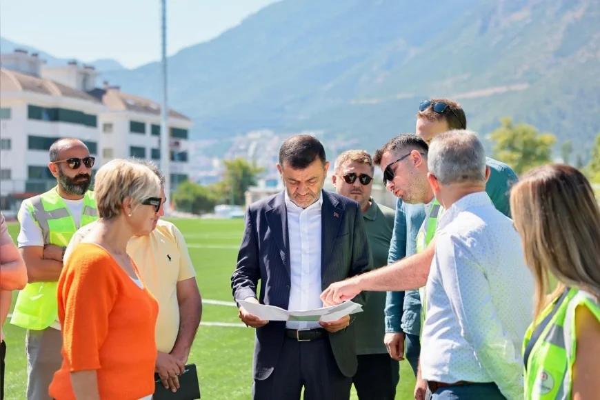 Denizli Büyükşehir Belediye Başkanı Bülent Nuri Çavuşoğlu Kınıklı’daki sosyal tesis ve spor yatırımlarını yerinde inceledi
