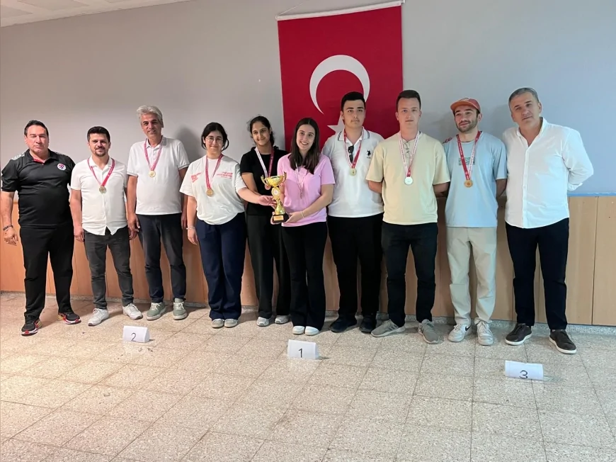 Başiskele Belediyesi Genc-i Âlâ Satranç Takımı Kocaeli İl-Yöre Yarışmaları'nda Şampiyon Oldu
