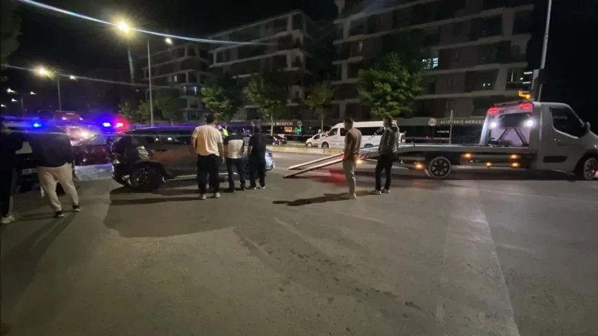 Çorum'da İkbal Kavşağı'ndaki zincirleme trafik kazasında 2 kişi yaralandı