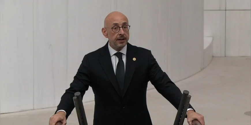 İYİ PARTİ TBMM GRUP BAŞKANVEKİLİ UĞUR POYRAZ: “HANGİ PARTİDEN OLURSA OLSUN BU DEĞERLERE İNANAN TÜM MİLLETVEKİLLERİNİ BAYRAK AÇMAYA DAVET EDİYORUM”