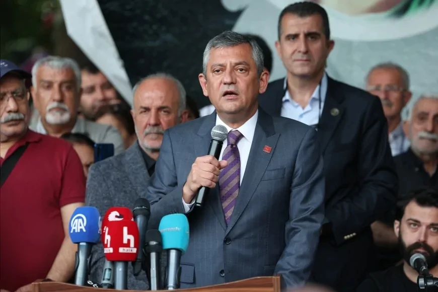 CHP LİDERİ ÖZGÜR ÖZEL: “GEREKİRSE BAŞ VERMEYE AMA BAŞ EĞMEMEYE, HACI BEKTAŞ’IN EKTİĞİ TOHUMA SU VERENLERE YOLDAŞ OLMAYA BİR KEZ DAHA SÖZ VERİYORUM”