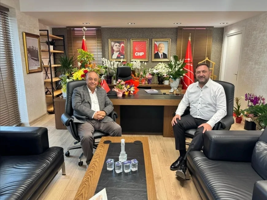CHP İzmir İl Başkanı Utku Gümrükçü: “102 yıllık koca çınar, milletimizin tek kurtuluş adresidir CHP'ye sahip çıkmak vatana ve Cumhuriyet'e sahip çıkmaktır”