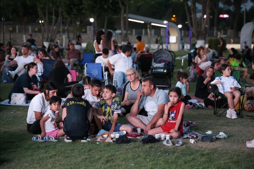 Aydın Büyükşehir Belediyesi açık hava sineması etkinlikleriyle yaz akşamlarını vatandaşlarla buluşturdu