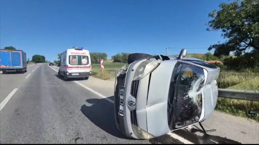 Çorum'da Eskice Köyü Kavşağı'nda kontrolden çıkarak devrilen otomobilde 1 kişi yaralandı