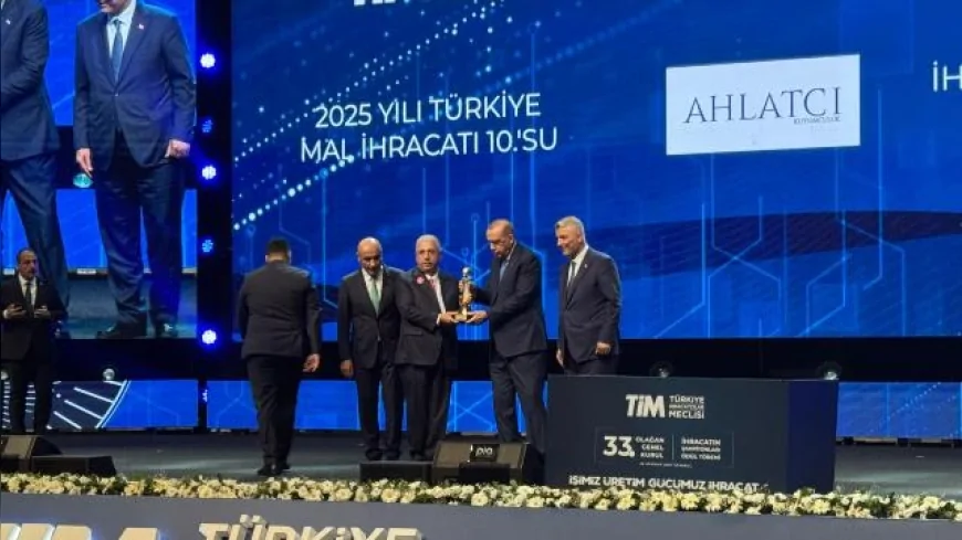 Cumhurbaşkanı Recep Tayyip Erdoğan, Ahlatcı Holding Yönetim Kurulu Başkanı Ahmet Ahlatcı'ya Mücevher Sektörü İhracat Türkiye Birinciliği Ödülünü Verdi