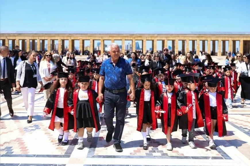 Mamak Belediye Başkanı Veli Gündüz Şahin: “Karne Sevincini Miniklerle Birlikte Anıtkabir Ziyaretiyle Taçlandırdı”