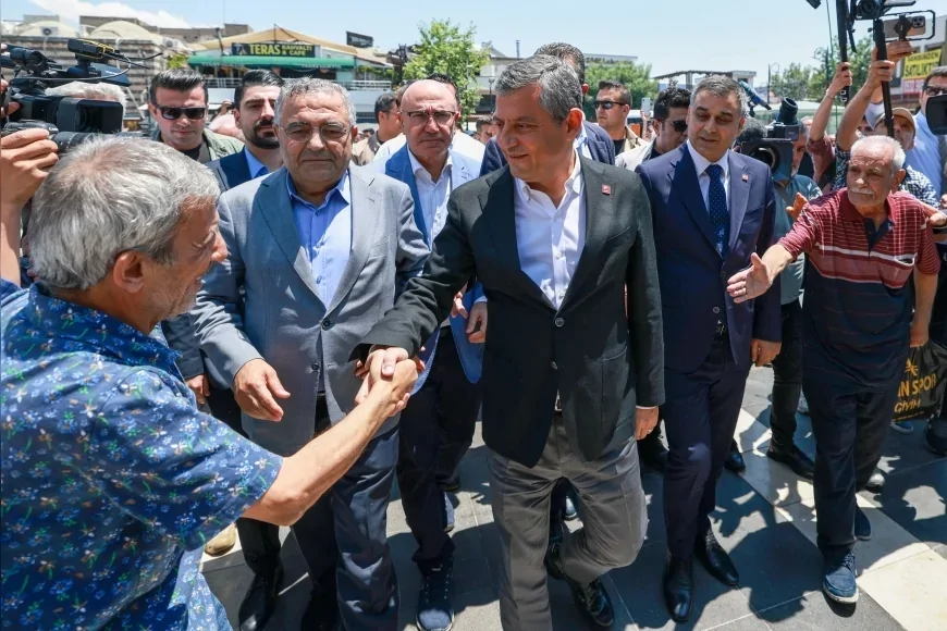 CHP GENEL BAŞKANI ÖZGÜR ÖZEL: “12’NCİ KATTAN AYRILDIĞIMIZDAN BERİ 12 ŞEHİR GEZDİK; KAYYIMLARA KARŞI EN NET DURAN DİYARBAKIR’DAYIZ”