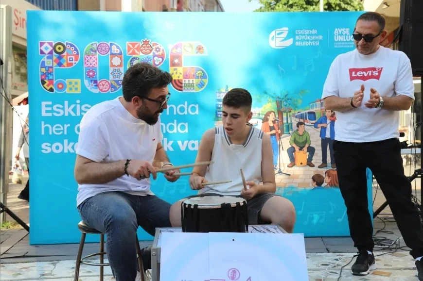 Eskişehir Büyükşehir Belediyesi’nin 26 Haziran etkinliklerinde müzik, indirim kampanyaları ve dayanışma aynı gün buluştu