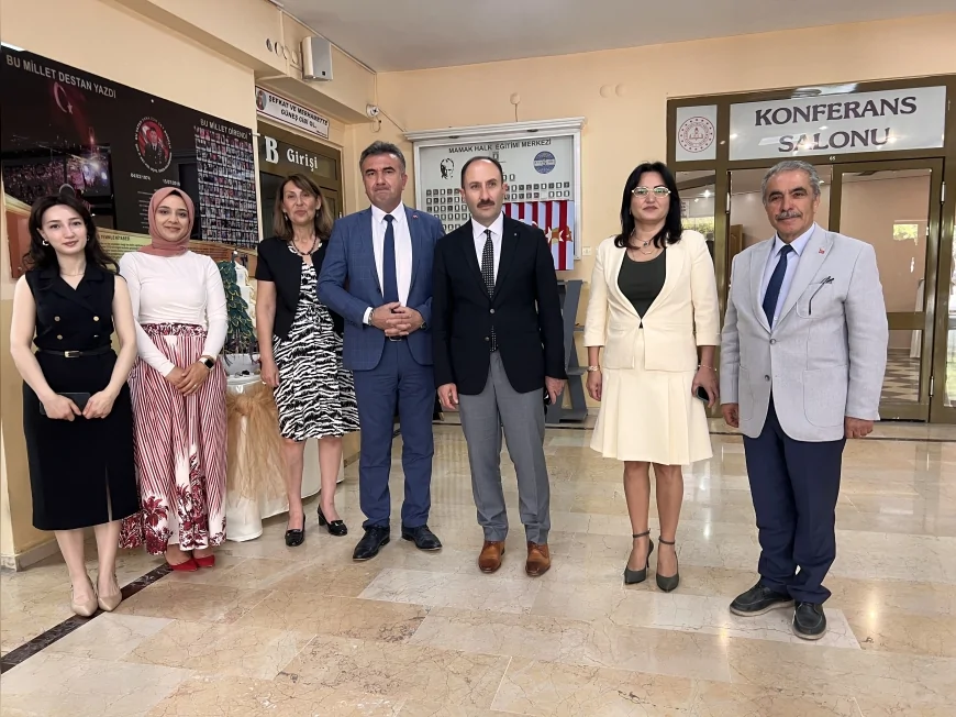 MAMAK HALK EĞİTİM MERKEZİ’NDE “MAARİF’İN İZİNDE YENİDEN DÖNÜŞÜM” SERGİSİ AÇILDI