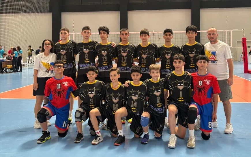 AKHİSAR GENÇLİK VE SPOR KULÜBÜ TÜRKİYE KÜÇÜK ERKEKLER VOLEYBOL ŞAMPİYONASI’NDA İLK 16’YA GİRDİ