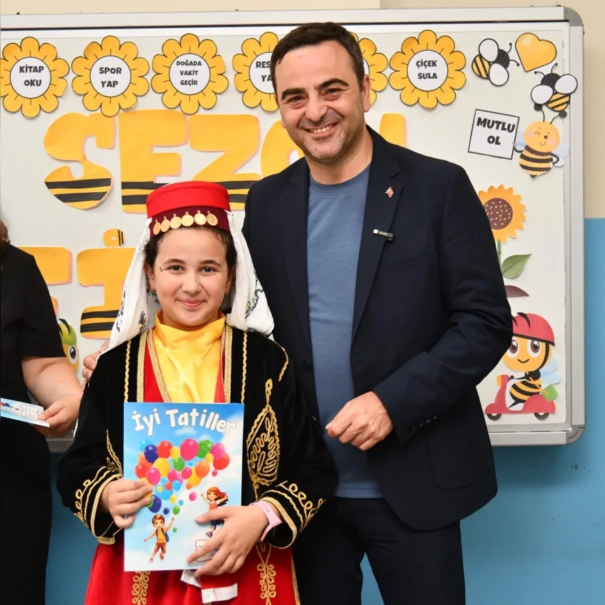 Başiskele Belediye Başkanı M. Yasin Özlü Öğrencilerin Karne Sevincine Ortak Oldu