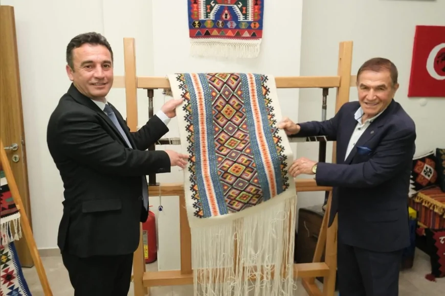 Eskişehir Büyükşehir Belediyesi ESMEK’in “Yansımalar” Sergisi Kırsal İlçelerde Sanatseverlerle Buluşuyor