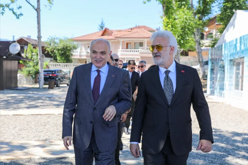 TAMER KARADAĞLI: "KONURALP ANTİK TİYATROSU GERÇEK BİR HAZİNE"