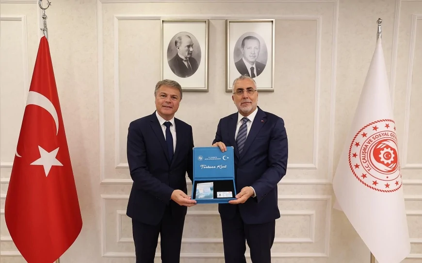 ÇALIŞMA VE SOSYAL GÜVENLİK BAKANI PROF. DR. VEDAT IŞIKHAN: “TÜRKİYE KÜRESEL YATIRIMLARIN YÜKSELEN ADRESİ OLMAYA DEVAM EDECEK”